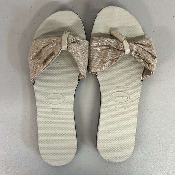 New Havaianas sz39-40 us9/10 beige sandals flip flop you st tropez bow metallic - Picture 1 of 5